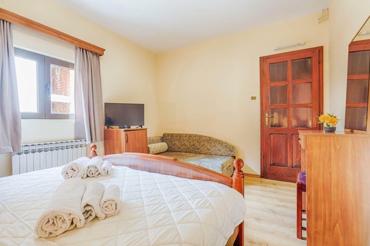 Mali Milocer Bay Accommodation Sveti Stefan Exterior foto